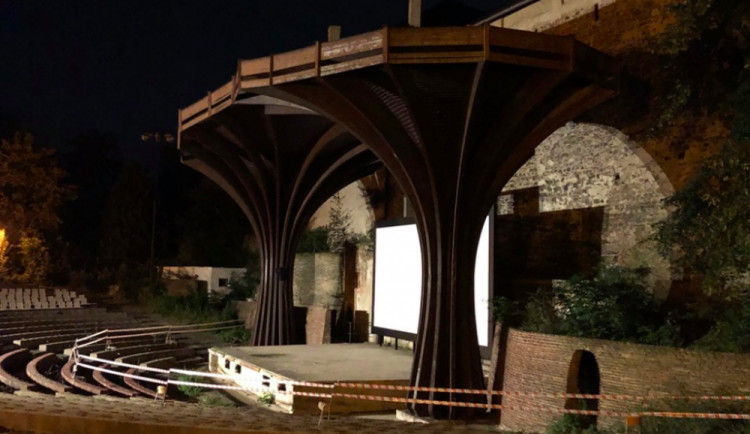 Olomoucké letní kino už nikdy nebude jako dřív, bude se demolovat dřevěná konstrukce kolem plátna
