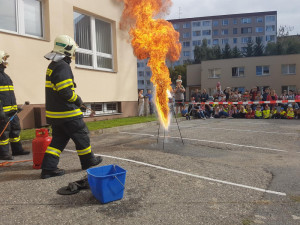 FOTO/VIDEO: Hasiče v kraji v pátek navštívily na stanicích tisíce dětí a rodičů