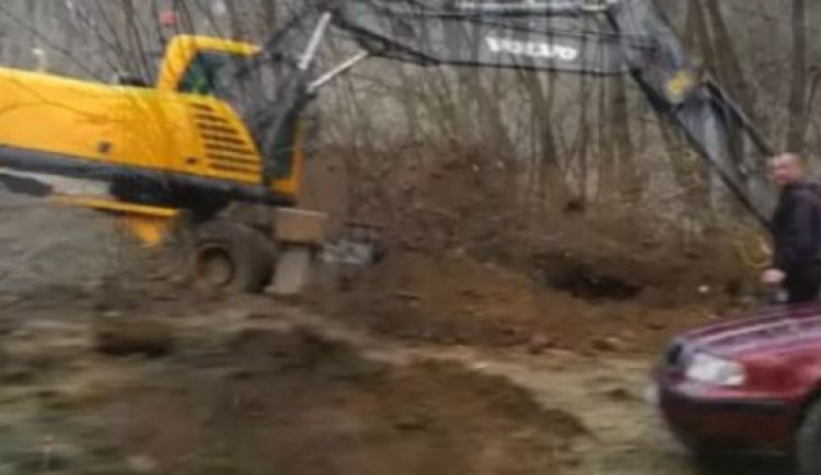 Olomoucký kraj chce zastavit černou stavbu střelnice. Tu buduje bez povolení policista z Prostějovska