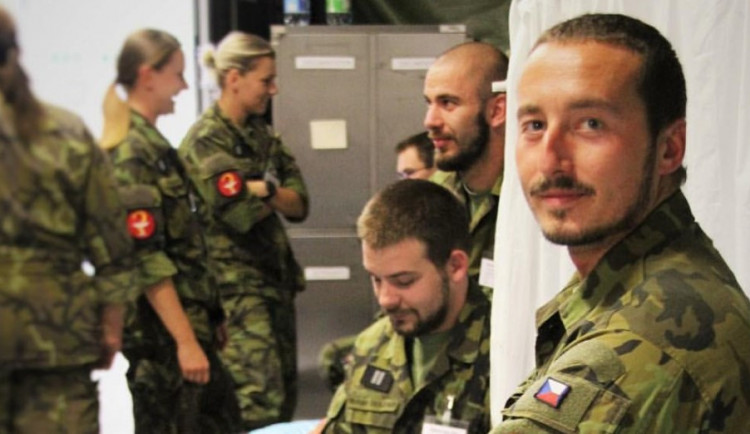 Muž, co strašnou smůlu měl. Olomoucký armádní záchranář Martin Pospíšil vydává druhou knihu povídek