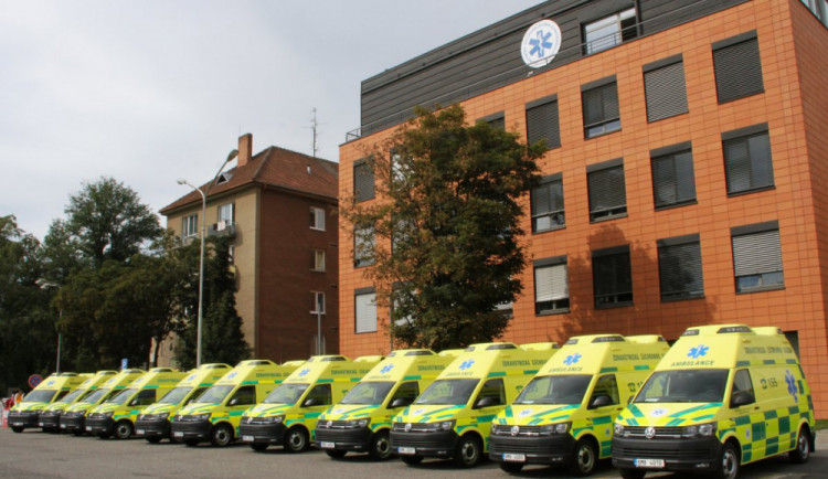 Do vozového parku Zdravotnické záchranné služby Olomouckého kraje přibylo deset nových sanitek