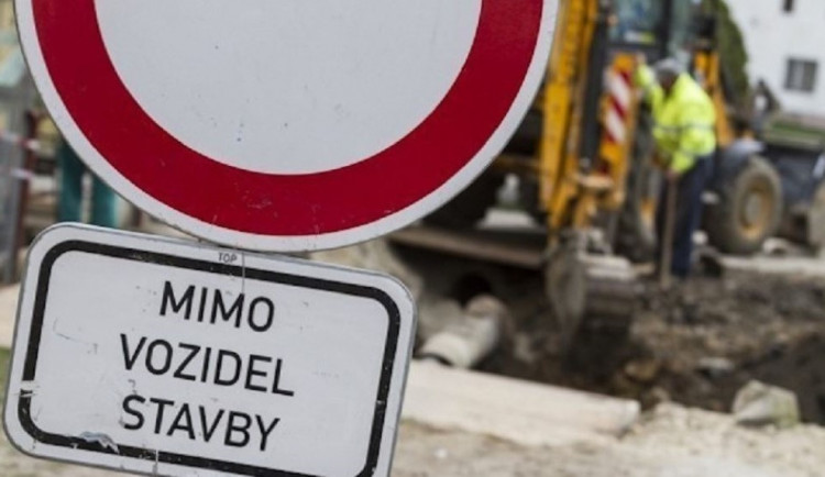 Začaly opravy Přerovské ulice v Olomouci. Omezení potrvá do konce října