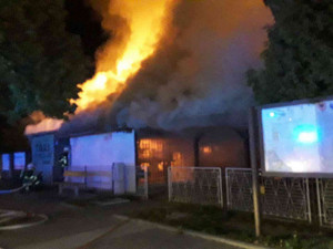 FOTO: V Uničově vyhořelo Rio. U požáru zasahovaly čtyři jednotky hasičů