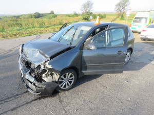 Seniorka vjela do křižovatky ve chvíli, kdy po hlavní silnici jelo auto. Došlo ke srážce a obě řidičky skončily v nemocnici