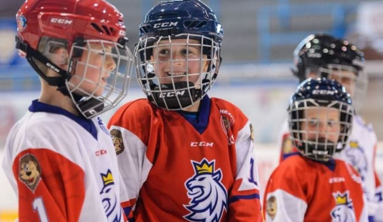V rámci akce Týden hokeje si mohou děti vyzkoušet, jaké to je být hokejistou
