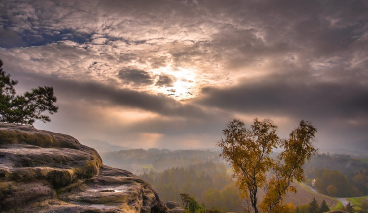 POČASÍ NA PONDĚLÍ: Přes den bude převážně oblačno, povane slabý vítr