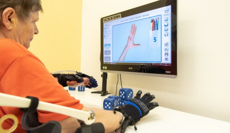 Noc vědců nabídne pokusy, pozorování noční oblohy, ochutnávku řas i laserové bludiště