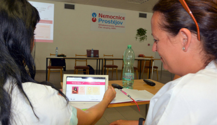 Prostějovská nemocnice zařídí lepší komunikaci s neslyšícími díky službě Tichá linka