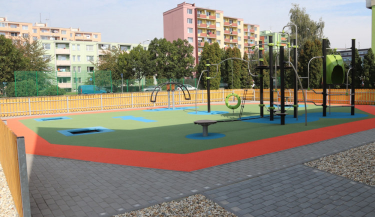 V Přerově se slavnostně otevře nové školní sportoviště. Radní si zahrají fotbal s přerovskými sportovci