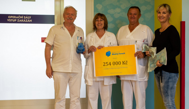 Modrý hroch pomohl olomoucké dětské chirurgii. Na golfovém turnaji se vybralo přes čtvrt milionu korun