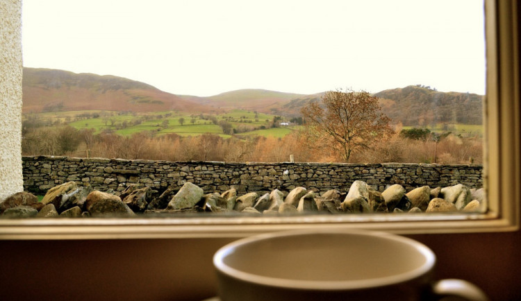 POČASÍ NA PONDĚLÍ: Poslední den v září bude větrný, zaprší a bude oblačno