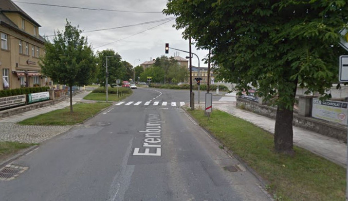 V pondělí se po čtyřech měsících otevře křižovatka U Anči, oprava Erenburgovy ulice je u konce