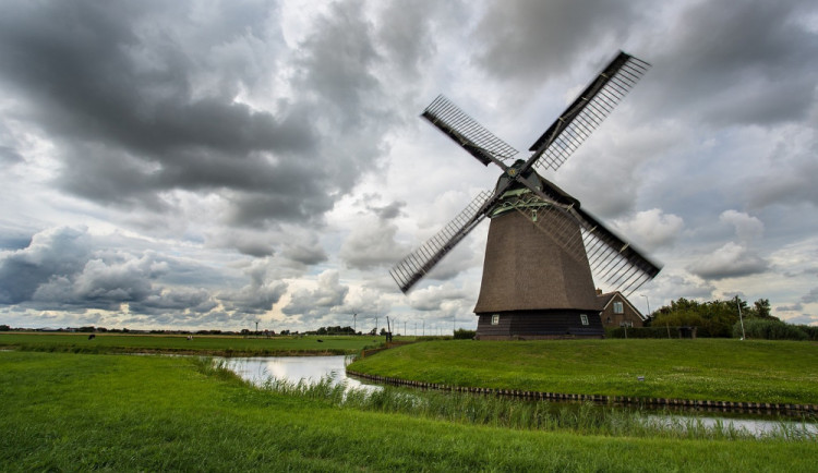 POČASÍ NA ČTVRTEK: Čtvrtek bude ve znamení deště, zatažené oblohy a ochlazení