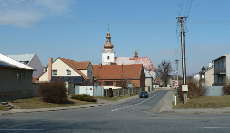 POLITICKÁ KORIDA: Co říkají měštští zastupitelé na rozhodnutí kraje o zastavění úrodní plochy u Hněvotína?