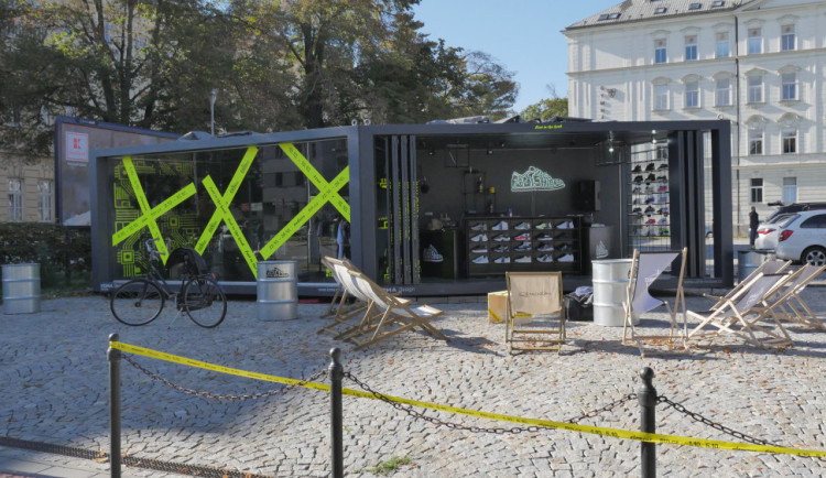 U Terezské brány bude stát až do soboty chillout zóna Footshopu s bohatým programem