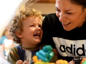 VIDEO: V Hynčicích si jedenáct rodin se Společností pro ranou péči užily víkend naplno. Vzniklo krásné video, podívejte se