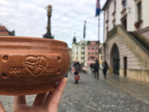 Den lidí bez domova je opět tady. Výtěžek z prodeje polévky podpoří olomouckou charitu