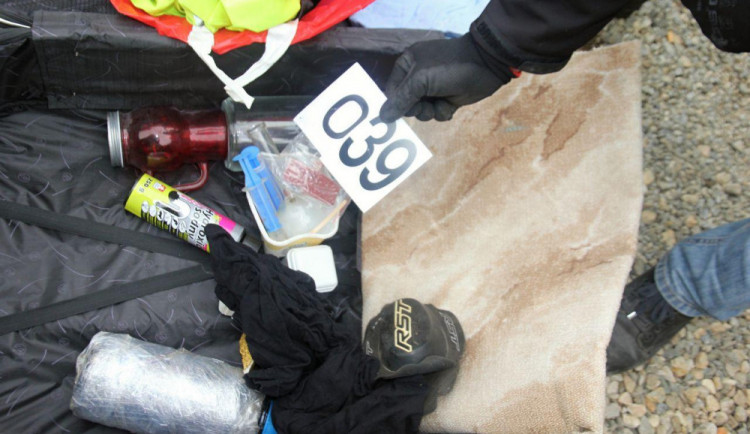 Policisté rozprášili dvě skupiny výrobců drog. Celkem odhalili šest varen