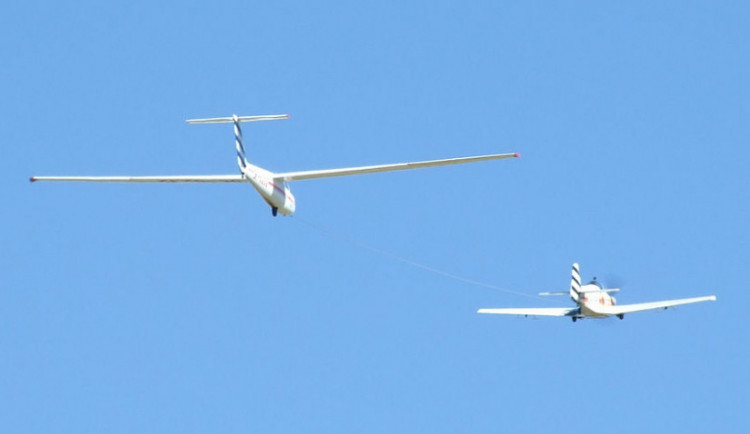 Po pádu větroně zemřel čtyřiašedesátiletý cizinec