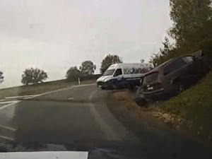 VIDEO: Opilý a zfetovaný cizinec ujížděl policistům na dálnici směrem na Olomouc