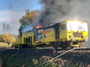 Požár na železnici zaměstnal sedm jednotek hasičů. Škoda jde do milionů