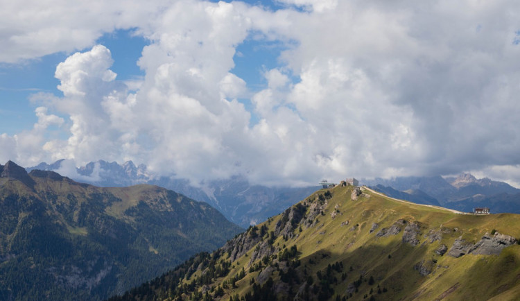 POČASÍ NA PÁTEK: Bude polojasno, postupně až oblačno