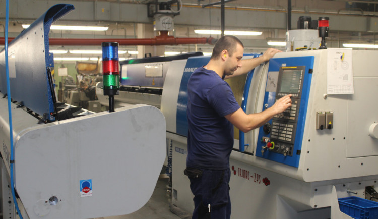 Ve šternberském Eutechu vyrábí díly do automobilů většiny automobilek na světě. Vy toho můžete být součástí