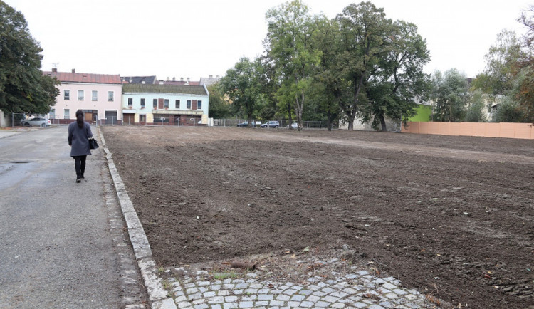 FOTO: Domy v nechvalně známé Škodově ulici v Přerově už jsou definitivně srovnány se zemí