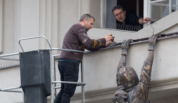 Olomoucký Lupič se na fasádu Muzea umění vrátí až v dubnu