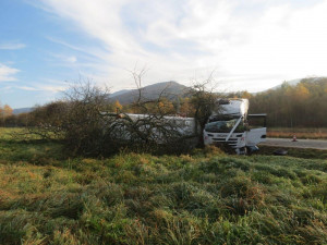 Nevyspalý řidič havaroval s nákladním automobilem, škoda se vyšplhala přes milion korun