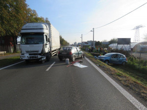 Chvilková nepozornost řidiče zapříčinila nehodu tří vozidel na Brněnské ulici v Prostějově