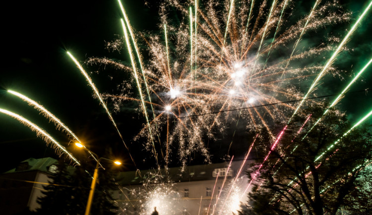 FOTO/VIDEO: Lampionový průvod, pietní akt i velkolepý ohňostroj. Olomoučané si připomněli výročí vzniku Československa