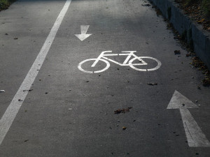 Výpadovku ve Šternberku bude lemovat stezka pro cyklisty i pěší, nahradí nevyhovující chodník