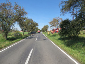 Policie hledá svědky nehody, při které se střetla tři osobní auta