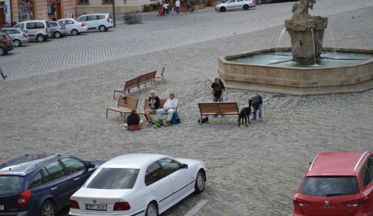 Olomouc chce opět zakázat pití alkoholu na Horním i Dolním náměstí
