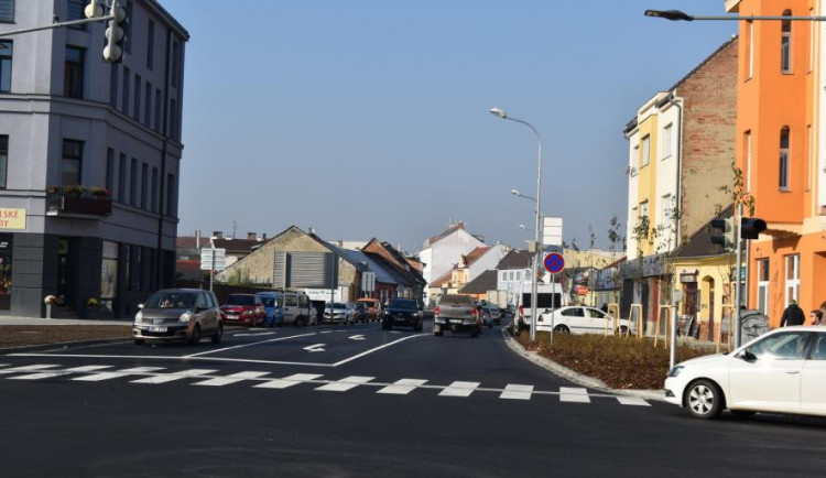 Plumlovská ulice v Prostějově byla znovu otevřena, opravy se zpozdily o dva měsíce