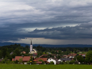 POČASÍ NA SOBOTU: Zataženo a místy zaprší