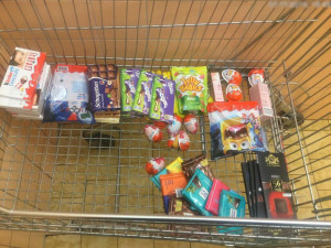 Muž chtěl v supermarketu ukrást sladkosti za bezmála dva tisíce