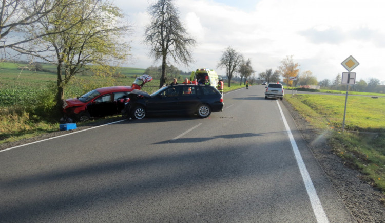 Mladá řidička jela příliš rychle a narazila do auta před sebou