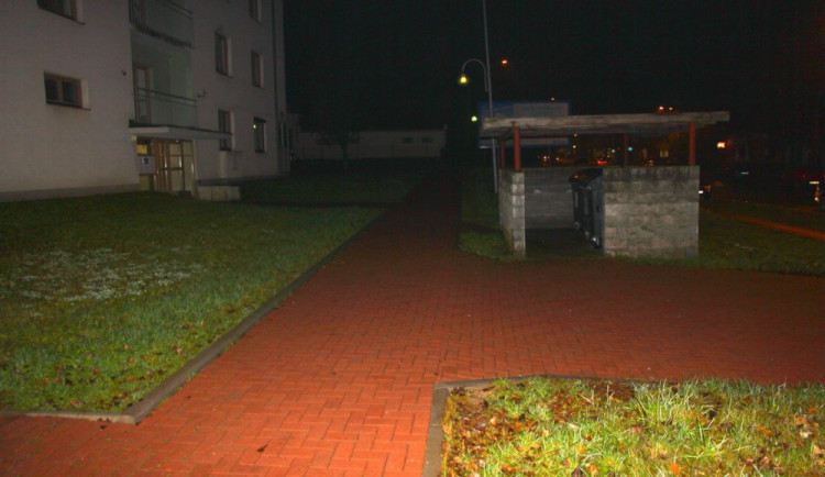 Násilník v Mohelnici přepadl dvě ženy. Jednu ohrožoval nožem, druhou zranil