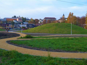 V novém parku v Zábřehu jsou už vybudované cesty a in-line dráha