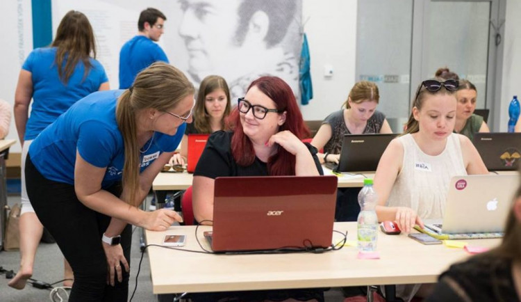 Znáte Czechitas? Přečtěte si příběh největší organizace vzdělávající ženy a děti v IT technologiích