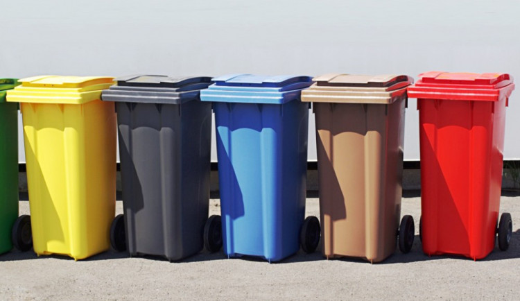 Šternberk lidem půjčí tisíce kontejnerů na papír a plast