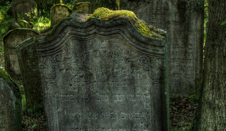 Prostějov se dohodl s nadací na úpravě židovského hřbitova