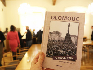 Regionální události z přelomové doby zachycuje nová kniha Olomouc 1989