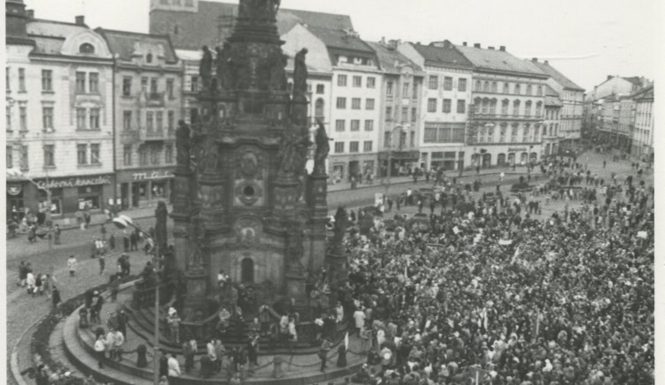 FOTO: Podívejte se na olomoucký listopad 1989 očima přímých svědků