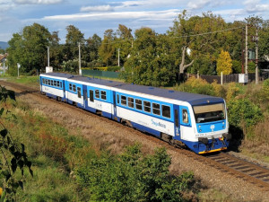 AKTUÁLNĚ: U Olomouce srazil vlak člověka. Nehoda zastavila provoz na Prahu