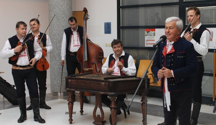 Ve Velkém Týnci odehraje vánoční koncert Jožka Černý