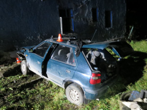 Opilý cizinec nezvládl řízení a havaroval. Nadýchal tři a půl promile a skončil v nemocnici