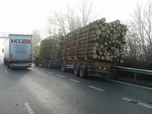 Nehoda uzavřela dálnici mezi Olomoucí a Mohelnicí v obou směrech